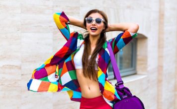 O óculos serve para estudar e esconder a fadiga do dia-a-dia.