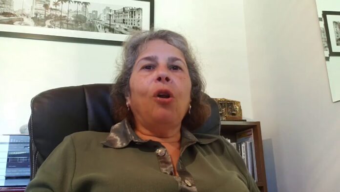 🔵 A ADVOGADA JÁ SENTE OS OLHOS MAIS LUBRIFICADOS